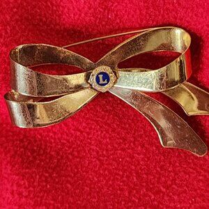 Lions International Leavens Manufact Gold Tone Vintage 3"Lx1.5"H Bow Brooch Pin